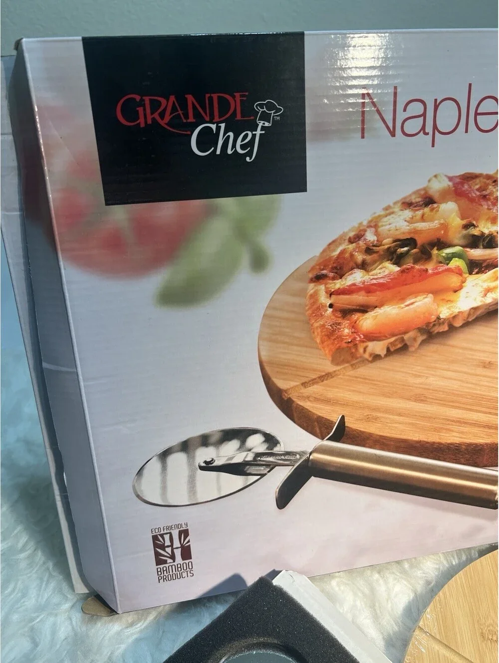 New Grande Chef Naples Bamboo Pizza / Cutting Board & Pizza Cutter Wheel
